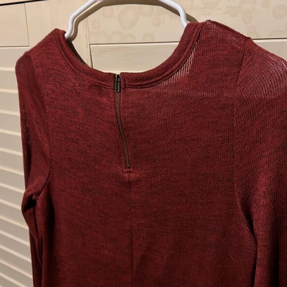 Princess Vera Wang size small longer length sweater with layered detail - Picture 6 of 7